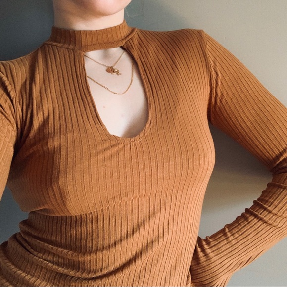 Forever 21 Tops - Forever 21 orange ribbed mock neck cutout tee • M